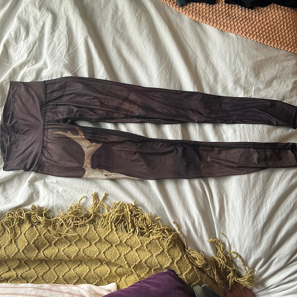 Size extra small teeki skull leggings